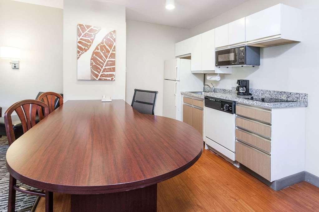 Mainstay Suites Detroit Auburn Hills Quarto foto